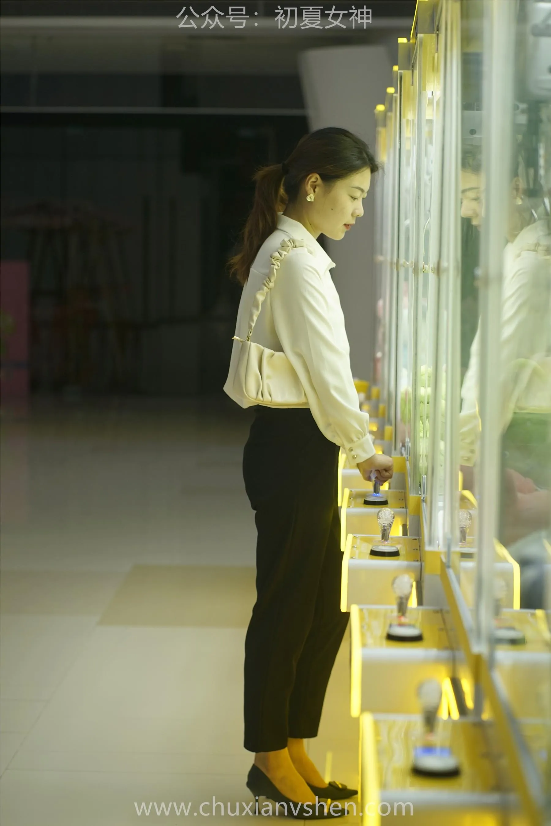 初夏女神 NO.060 小悦悦 职场小白 [129P]插图8